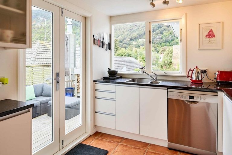 Photo of property in 53 Pukatea Street, Eastbourne, Lower Hutt, 5013