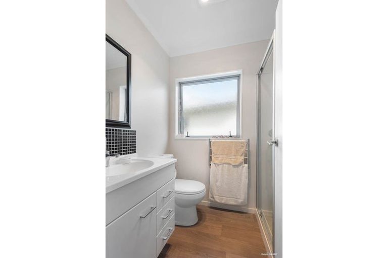 Photo of property in 11 Glenbury Place, Massey, Auckland, 0614