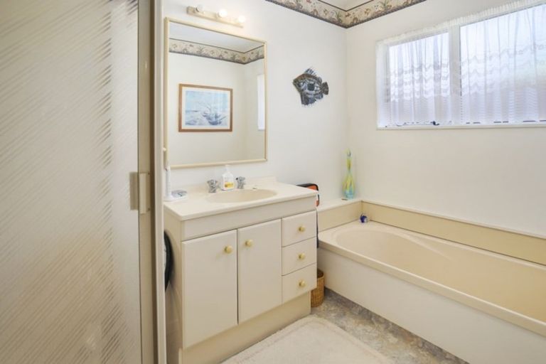 Photo of property in 12a Heihei Place, Paraparaumu, 5032