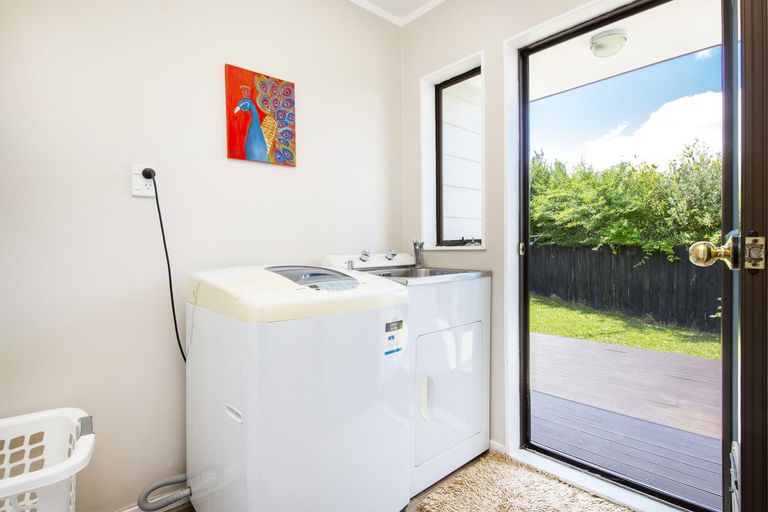 Photo of property in 2/13 De Quincey Terrace, Highland Park, Auckland, 2010