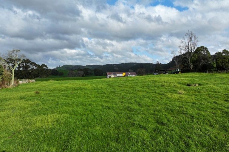 Photo of property in 8 Old Barn Road, Waitakaruru, 3576