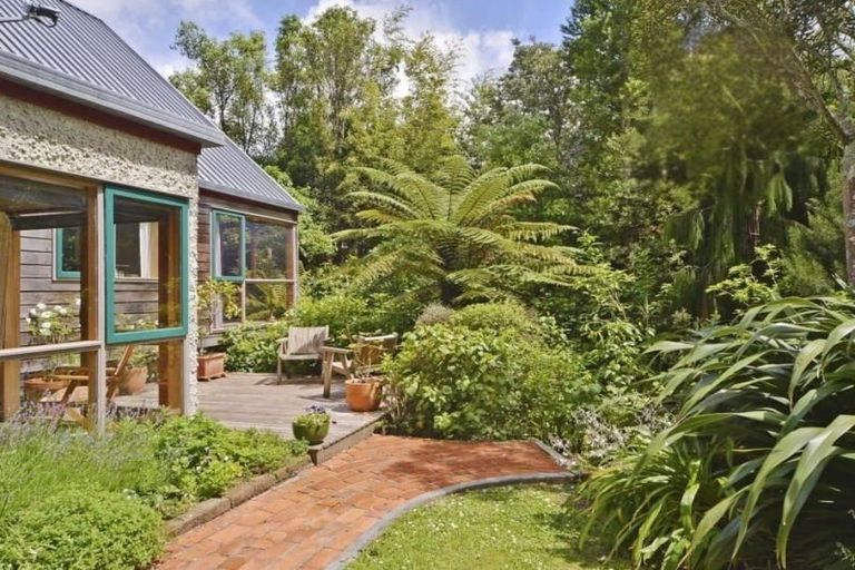 Photo of property in 130 Atawhai Road, Fitzherbert, Palmerston North, 4410