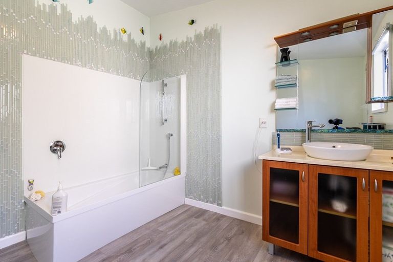 Photo of property in 899 State Highway 1, Te Horo, Otaki, 5581