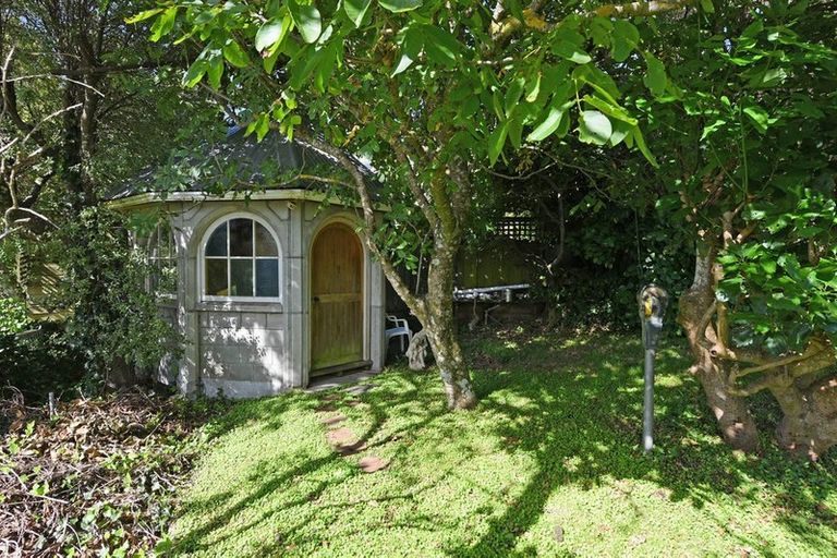Photo of property in 26 Woburn Road, Northland, Wellington, 6012