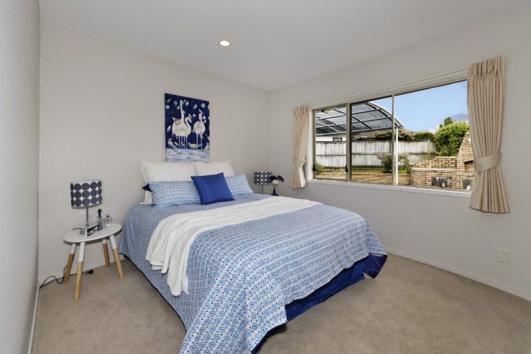 Photo of property in 21 Suncrest Drive, West Harbour, Auckland, 0618