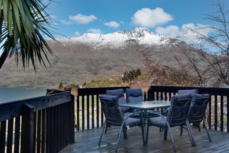 Photo of property in 36 Greenstone Place, Fernhill, Queenstown, 9300