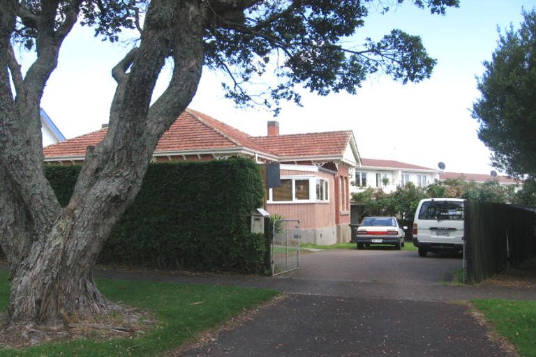 Photo of property in 6/5 Aratonga Avenue, Greenlane, Auckland, 1051