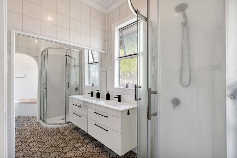 Photo of property in 29 Queens Road, Glen Avon, New Plymouth, 4312