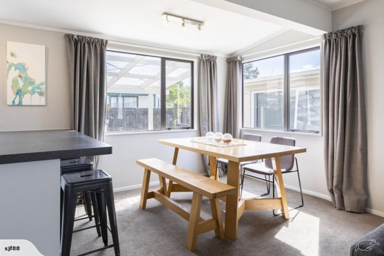 Photo of property in 6a Perrin Place, Kelvin Grove, Palmerston North, 4414