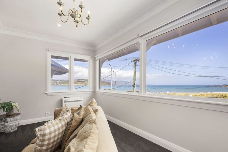 Photo of property in 212 Queens Drive, Lyall Bay, Wellington, 6022