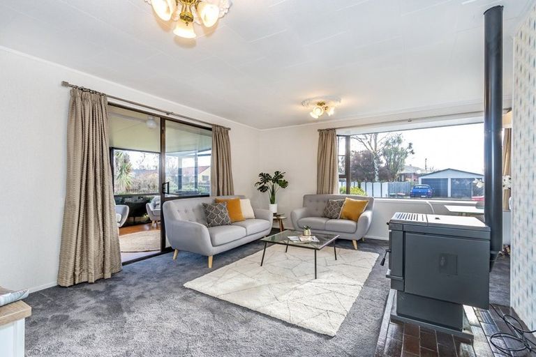 Photo of property in 17 Burnridge Place, Belfast, Christchurch, 8051