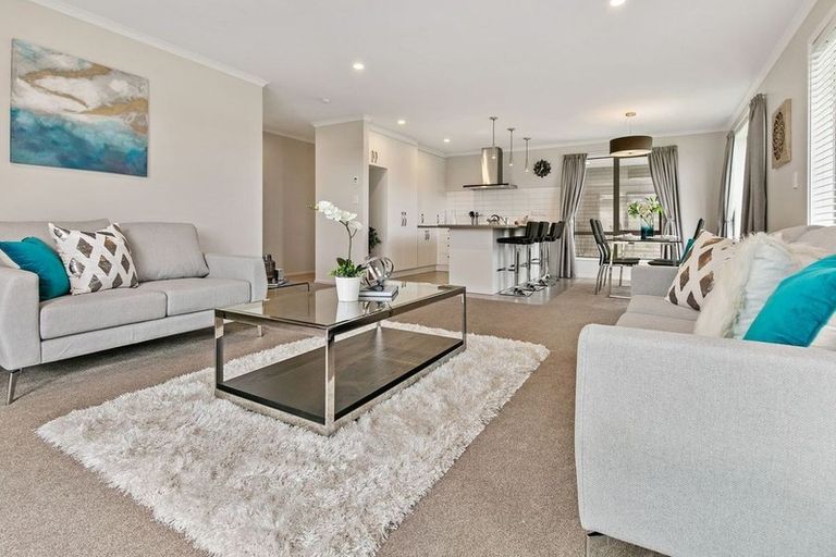 Photo of property in 2 Captain Mitchell Drive, Opaheke, Papakura, 2113