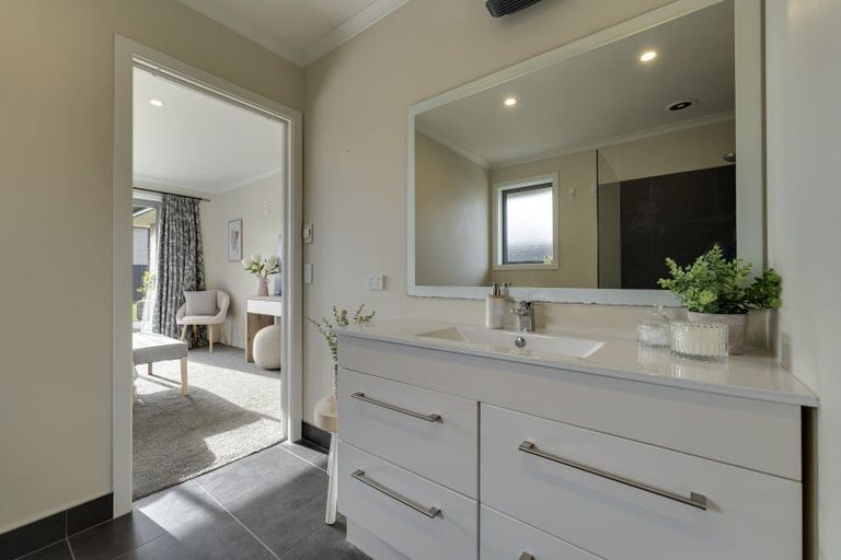 Photo of property in 22 Magnetic Place, Cromwell, 9310