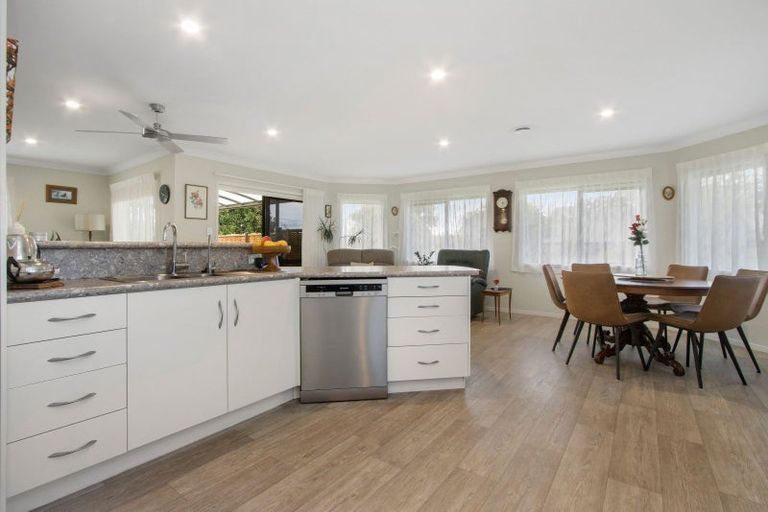 Photo of property in 2 Bransley Grove, Katikati, 3129