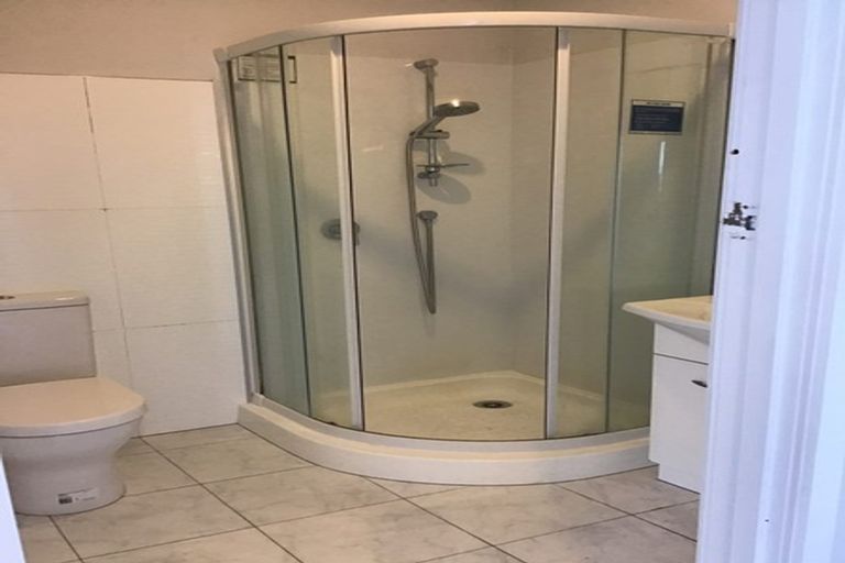 Photo of property in 25 Tobruk Crescent, Milford, Auckland, 0620