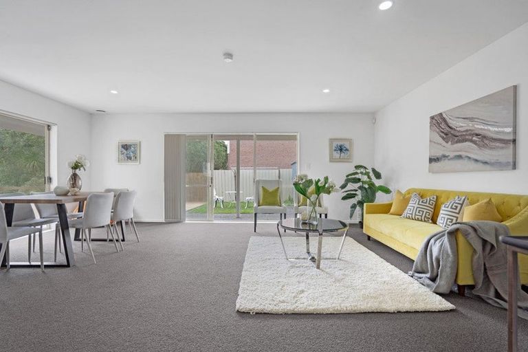 Photo of property in 1/17 Charlenne Close, Ranui, Auckland, 0612