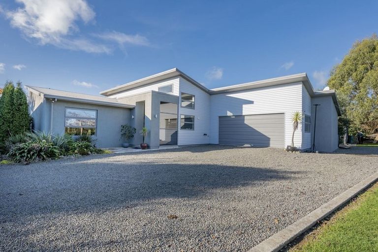 Photo of property in 77 Waikawa Beach Road, Manakau, Levin, 5573