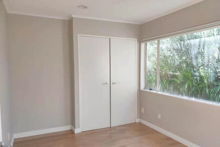Photo of property in 1/227 Sunset Road, Sunnynook, Auckland, 0632