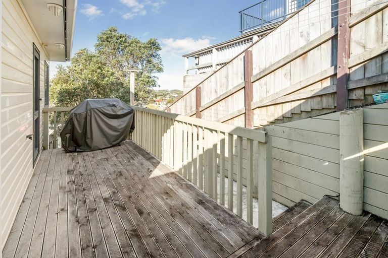 Photo of property in 29 Stewart Drive, Newlands, Wellington, 6037