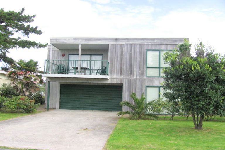Photo of property in 229 Beverley Terrace, Whangamata, 3620
