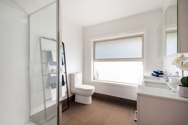 Photo of property in 2/46 Gill Avenue, Te Atatu Peninsula, Auckland, 0610