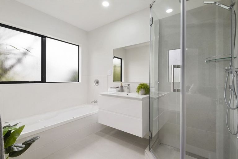 Photo of property in 7 Graham Collins Drive, Windsor Park, Auckland, 0632