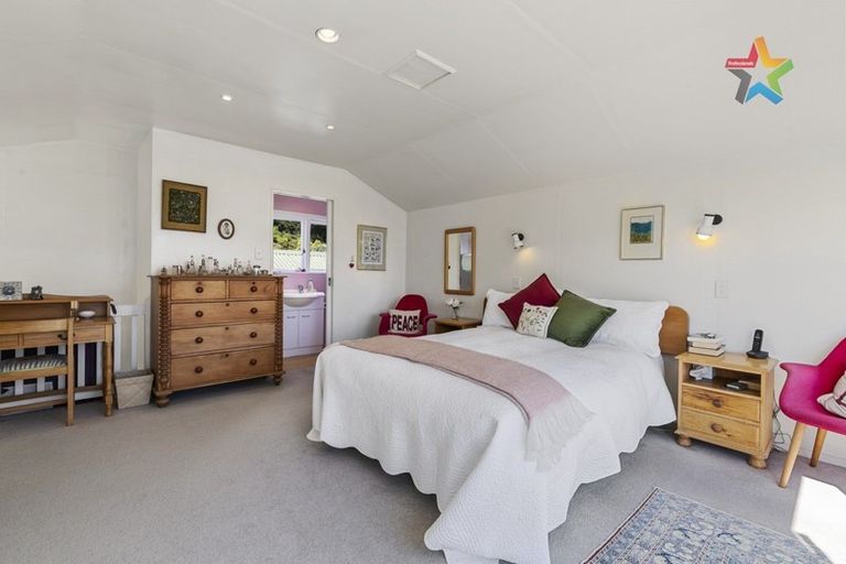 Photo of property in 128 Muritai Road, Eastbourne, Lower Hutt, 5013