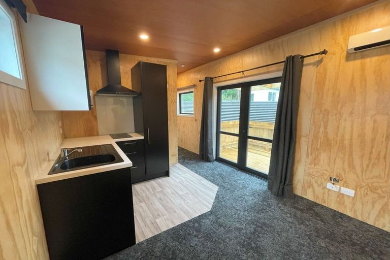 Photo of property in 15 Paritutu Road, Spotswood, New Plymouth, 4310