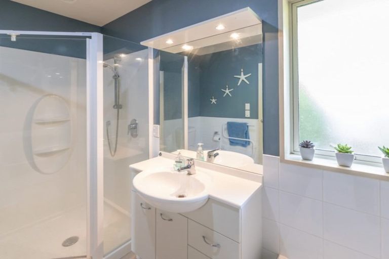 Photo of property in 10 Harrys Way, Redwood, Christchurch, 8051