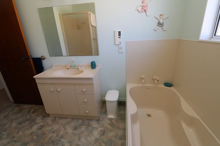 Photo of property in 6 Low Avenue, Foxton Beach, Foxton, 4815