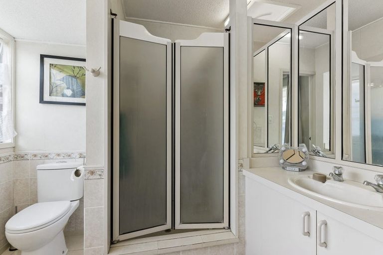 Photo of property in 14 Cyclades Place, Shelly Park, Auckland, 2014