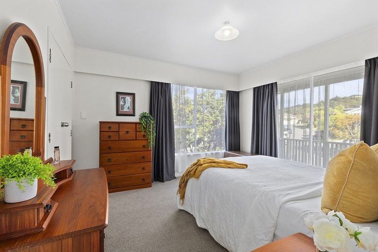 Photo of property in 3 Solander Place, Whitby, Porirua, 5024