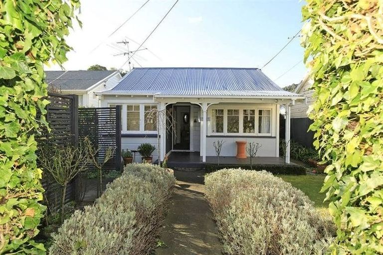 Photo of property in 8 Miro Street, Eastbourne, Lower Hutt, 5013