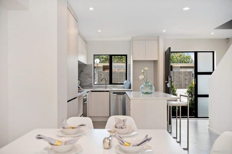 Photo of property in 4/9 Smiths Avenue, Papakura, 2110