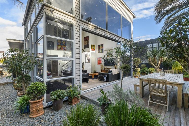 Photo of property in 30b Oceanview Road, Mount Maunganui, 3116