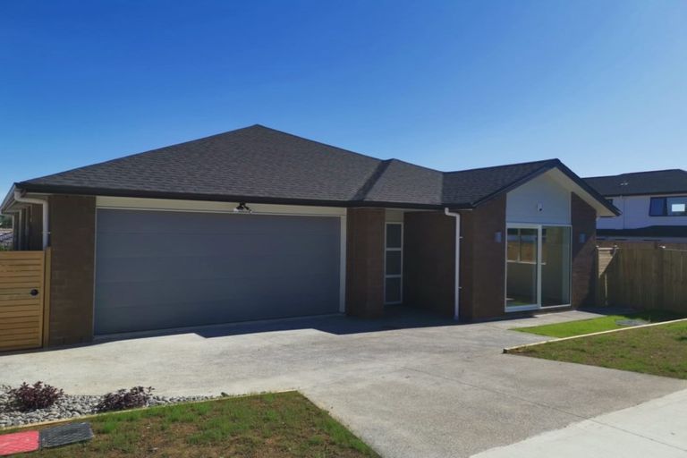 Photo of property in 69 Nobilo Road, Kumeu, 0810