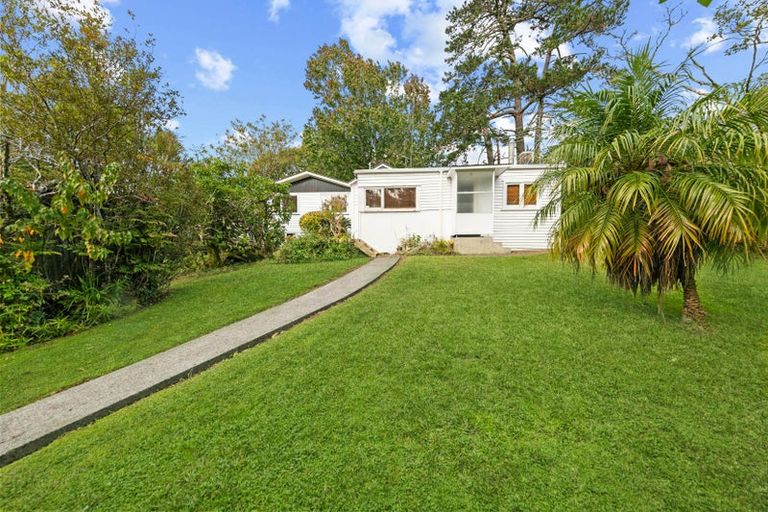 Photo of property in 2 Kay Road, Swanson, Auckland, 0614