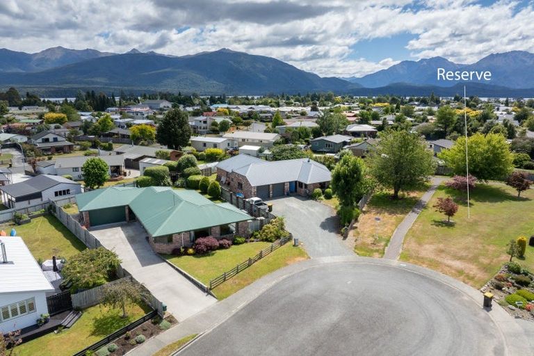 Photo of property in 11 Kepler Place, Te Anau, 9600