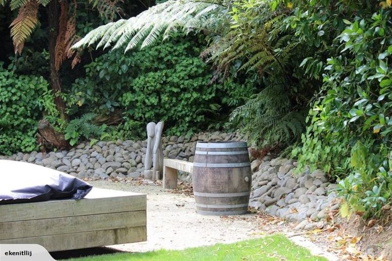 Photo of property in 2 Corrondella Grove, Belmont, Lower Hutt, 5010