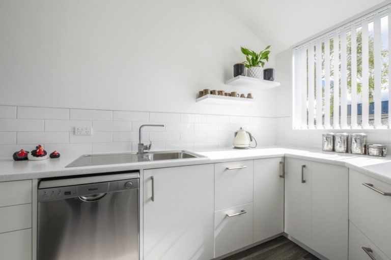 Photo of property in 2 Kings Avenue, South Dunedin, Dunedin, 9012