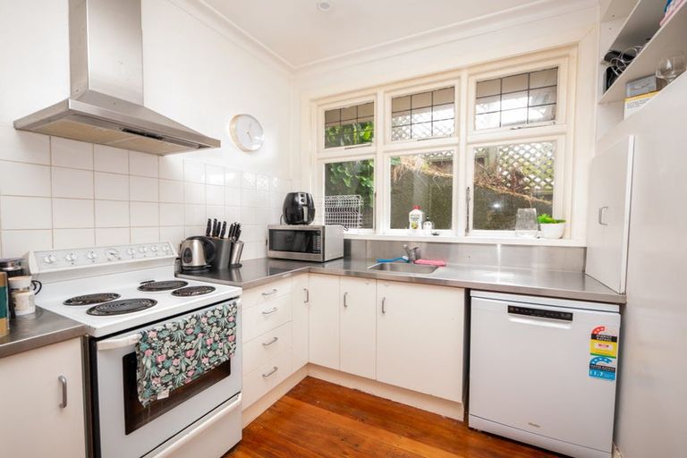Photo of property in 1 Elm Row, Dunedin Central, Dunedin, 9016