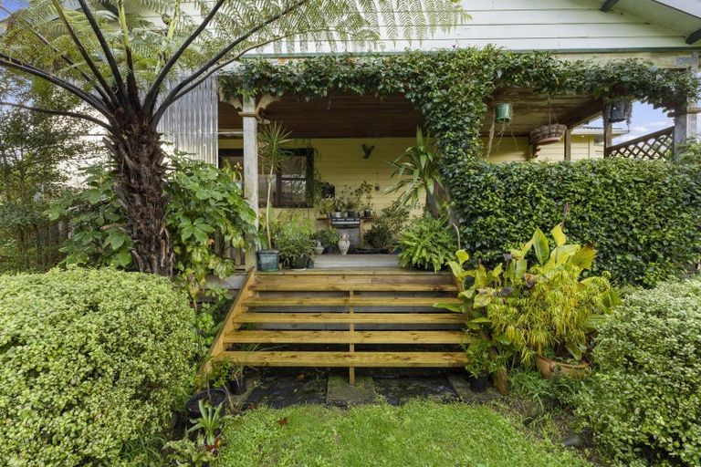 Photo of property in 36 Muhunoa Road West, Ohau, Levin, 5570