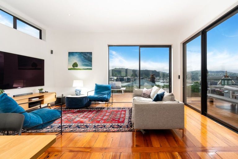 Photo of property in 2 Shannon Street, Mount Victoria, Wellington, 6011