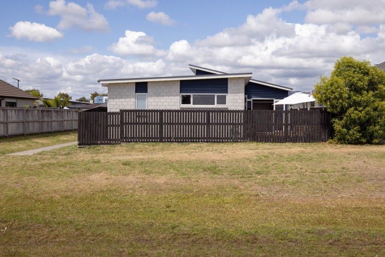 Photo of property in 28 Marion Crescent, Papamoa Beach, Papamoa, 3118