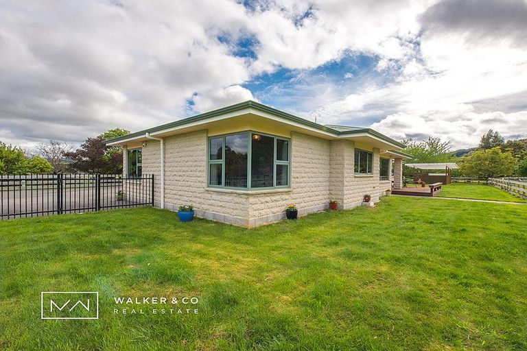 Photo of property in 15 Malcolm Gillies Grove, Totara Park, Upper Hutt, 5018