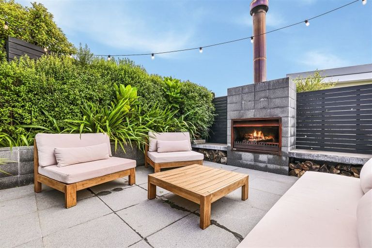 Photo of property in 110 Mount Pleasant Road, Mount Pleasant, Christchurch, 8081