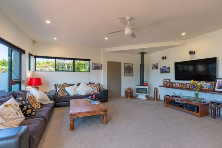 Photo of property in 15 Van Beek Place, Ruby Bay, Mapua, 7005