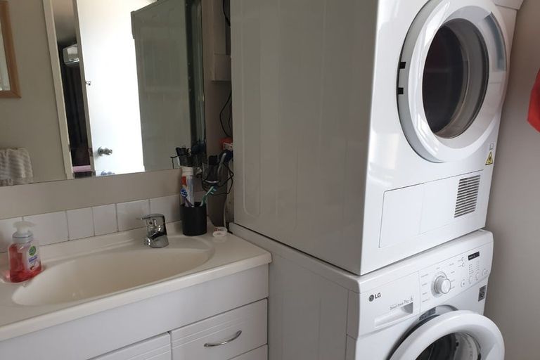 Photo of property in 38 Normanton Street, Glenfield, Auckland, 0629