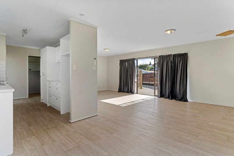 Photo of property in 12 Pokapu Place, Bethlehem, Tauranga, 3110