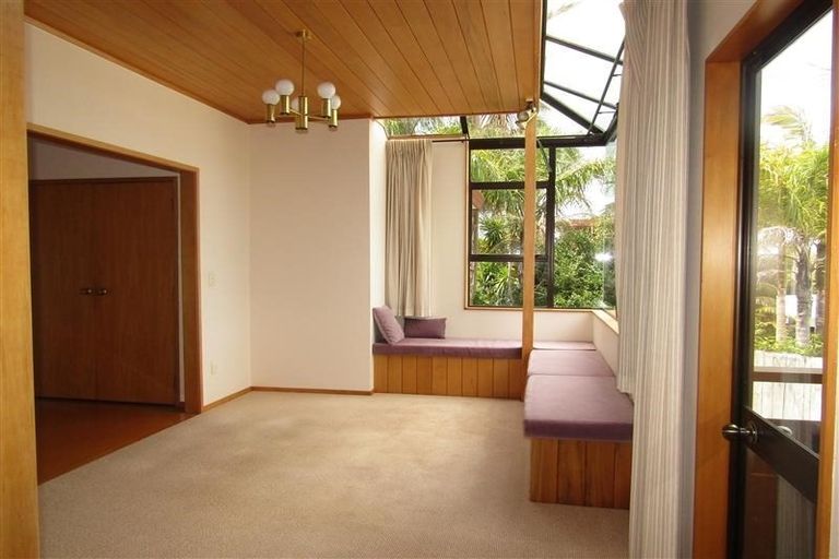 Photo of property in 1/50 Masterton Road, Rothesay Bay, Auckland, 0630